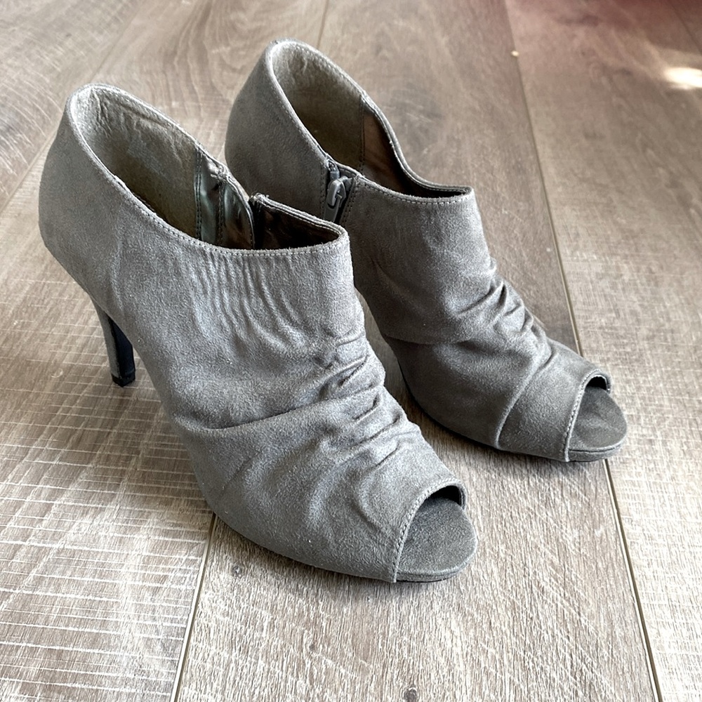 Sam & Libby Gray open toe boot shoes